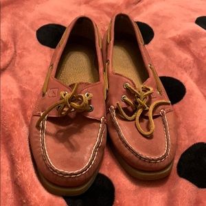 red colored sperrys